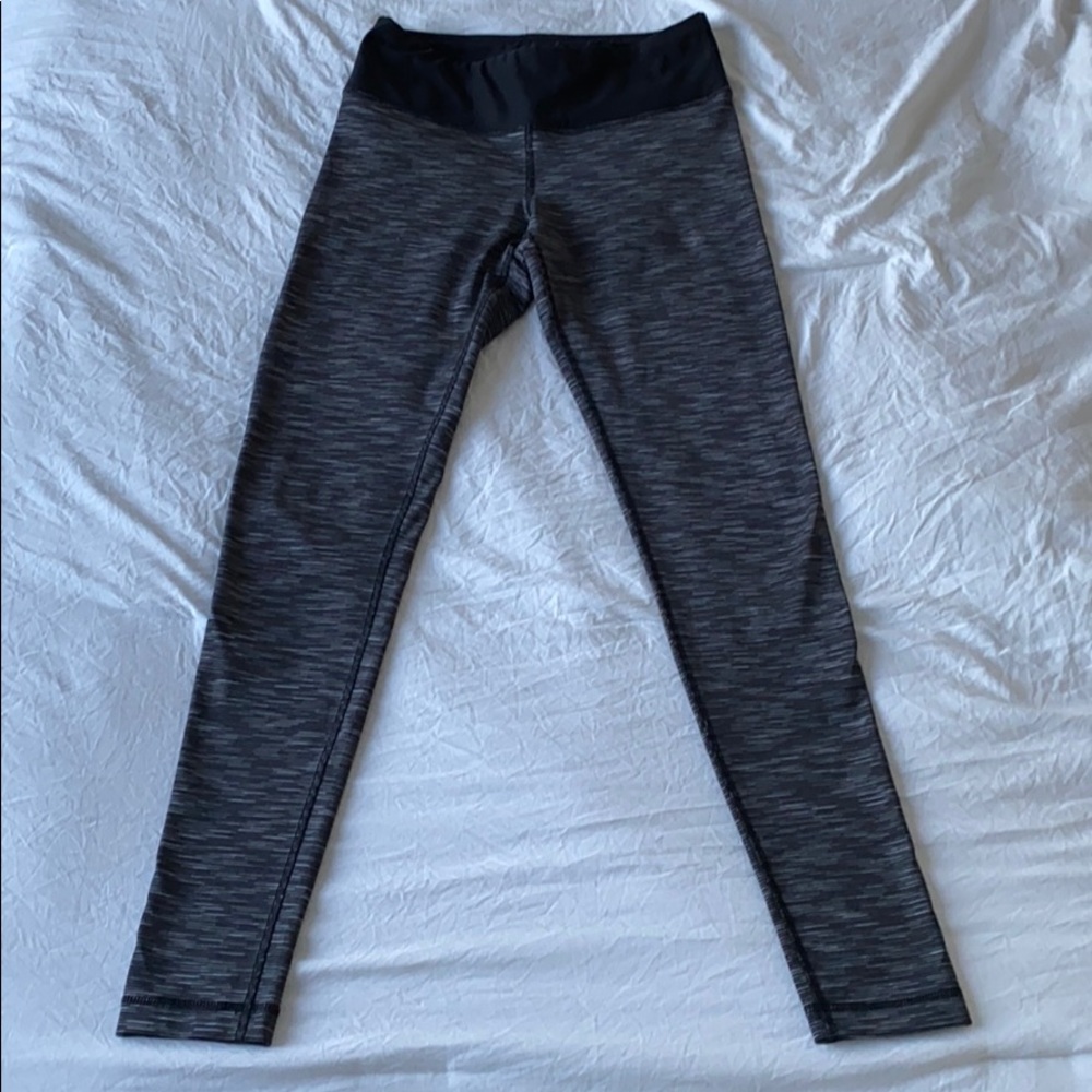 Black/grey patterned leggings
